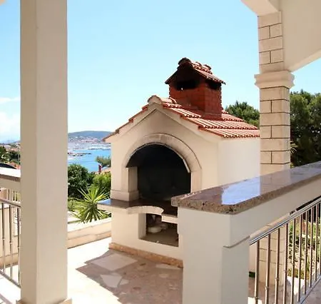 公寓 Rosanda 特罗吉尔